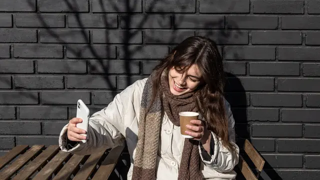 wanita oktober waktu sendirian