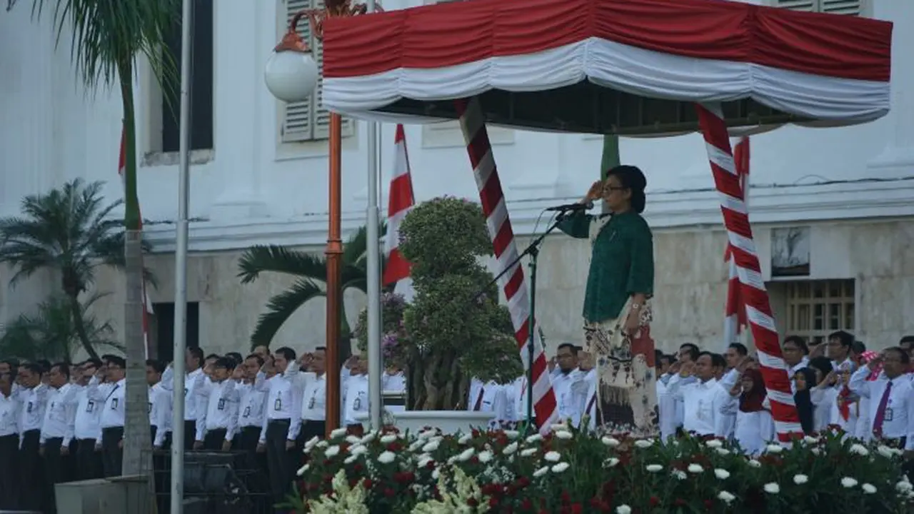 Sri Mulyani Indrawati bertindak sebagai pembina dalam upacara Peringatan Kemerdekaan RI ke-71 di Lingkungan Kementerian Keuangan. (Foto: Dok Humas Kemenkeu)