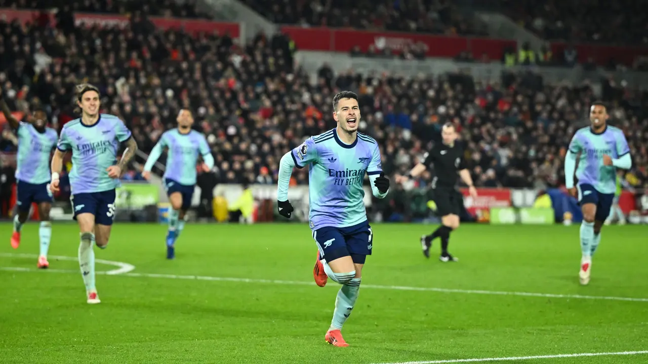 Selebrasi pemain Arsenal ketika menjebol gawang Brentford di laga pertama Liga Inggris tahun 2025