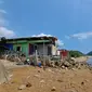Kondisi rumah warga di Sungai Pisang, Kecamatan Bungus Teluk Kabung, Kota Padang yang terdampak abrasi. Sumur yang dahulunya berada di bagian dalam rumah kini sudah terendam air laut. (Liputan6.com/ Novia Harlina)