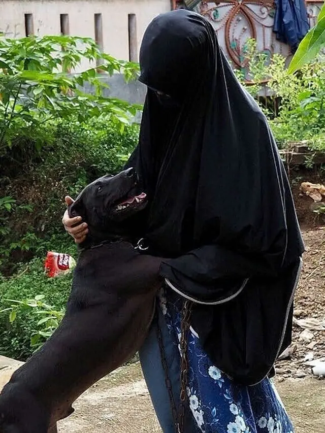 [Bintang] Wanita Bercadar