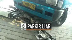 Dishub dan Satpol PP pemerintah kota Jakarta Timur menggelar razia parkir liar dan PKL. Petugas merazia angkot dan taksi yang kerab parkir di trotoar jalan. Sementara puluhan lapak liar dirazia petugas.