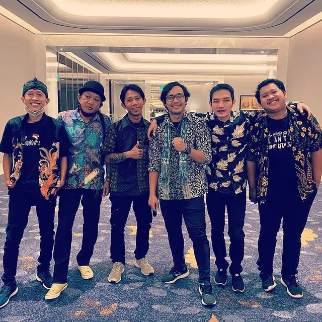 Potret terbaru grup musik jalanan Klantik. (Sumber: Instagram/klantink_id)