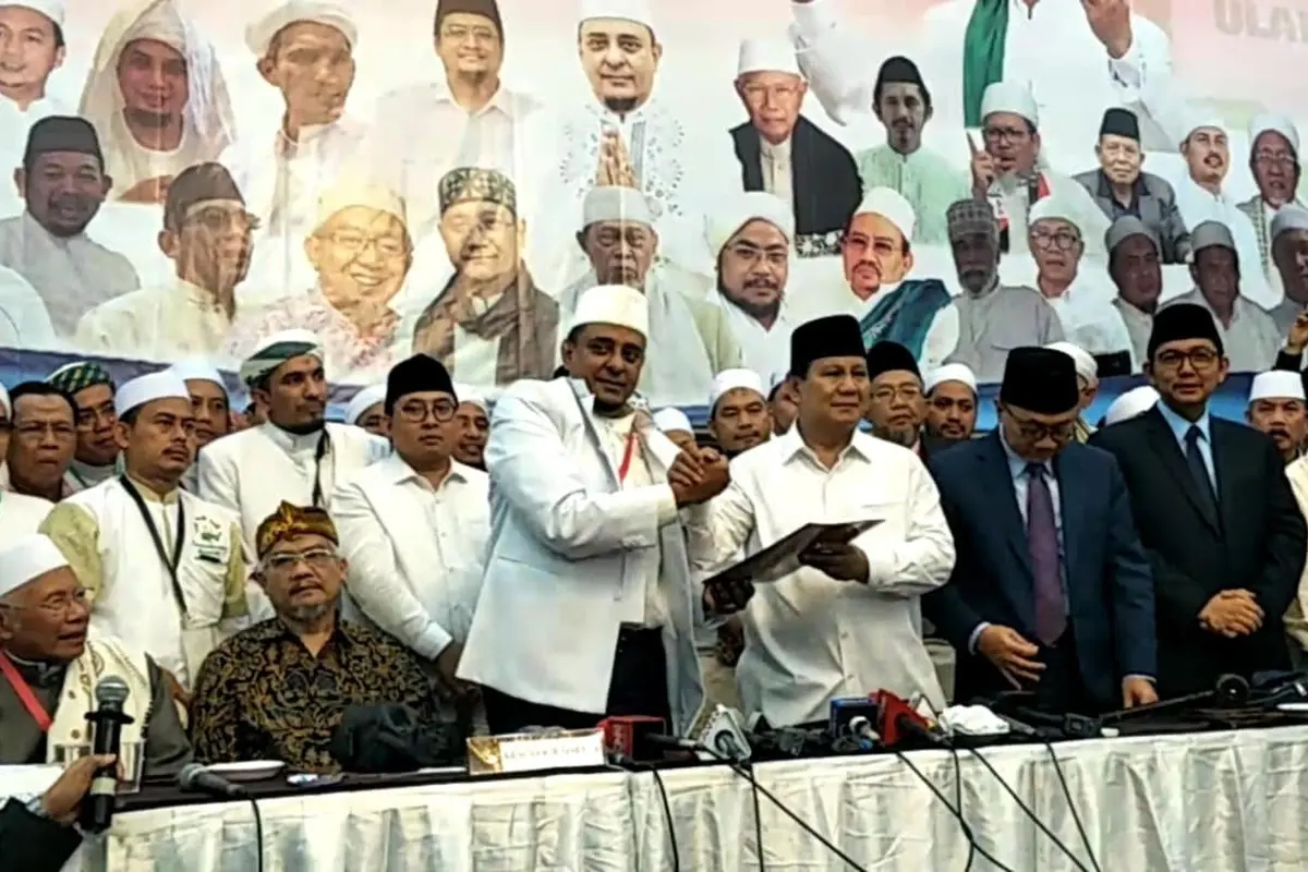 Bakal Calon Presiden Prabowo Subianto menandatangani pakta integritas Ijtima Ulama II