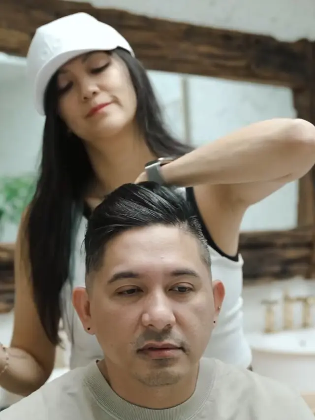5 Momen Lucu Sharena Bikin Ryan Delon Mode Nurut Dipotong Rambut, Pasutri Menggemaskan (credit: instagram.com/mrssharena/tail_wagging).