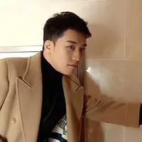 Seperti yang dilansir dari Koreaboo, idol kelahiran 12 Desember 1990 ini punya sebuah perusahaan Yuri Holdings yang di dalamnya terdapat berbagai macam usaha. (Foto: Soompi.com)