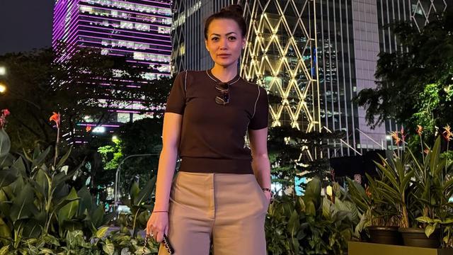 6 Gaya Kasual Elegan Christy Jusung yang Bikin Awet Muda di Usia 42 Tahun