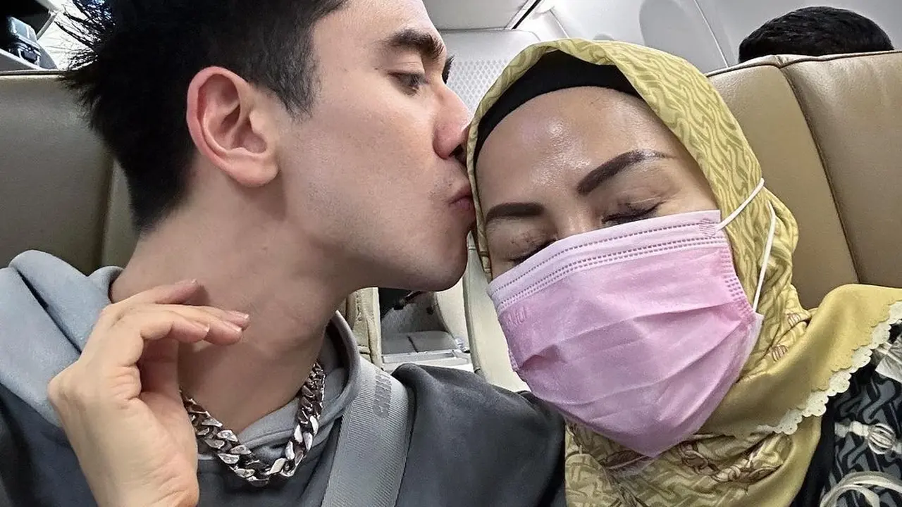 6 Potret Venna Melinda Pulang ke Jakarta, Memar di Mata dan Wajah Sendu Disorot