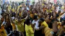 Keputusan Majelis hakim PTUN Jakarta yang mengabulkan gugatan kubu ARB disambut gembira oleh para pendukungnya, Jakarta, Senin (18/5/2015).  (Liputan6.com/Johan Tallo)