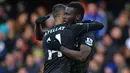 Penyerang Stoke, Mame Diouf, merayakan gol yang dicetaknya ke gawang Chelsea. Gol penyeimbang Stoke tercipta pada menit ke-85. (AFP/Glyn Kirk)