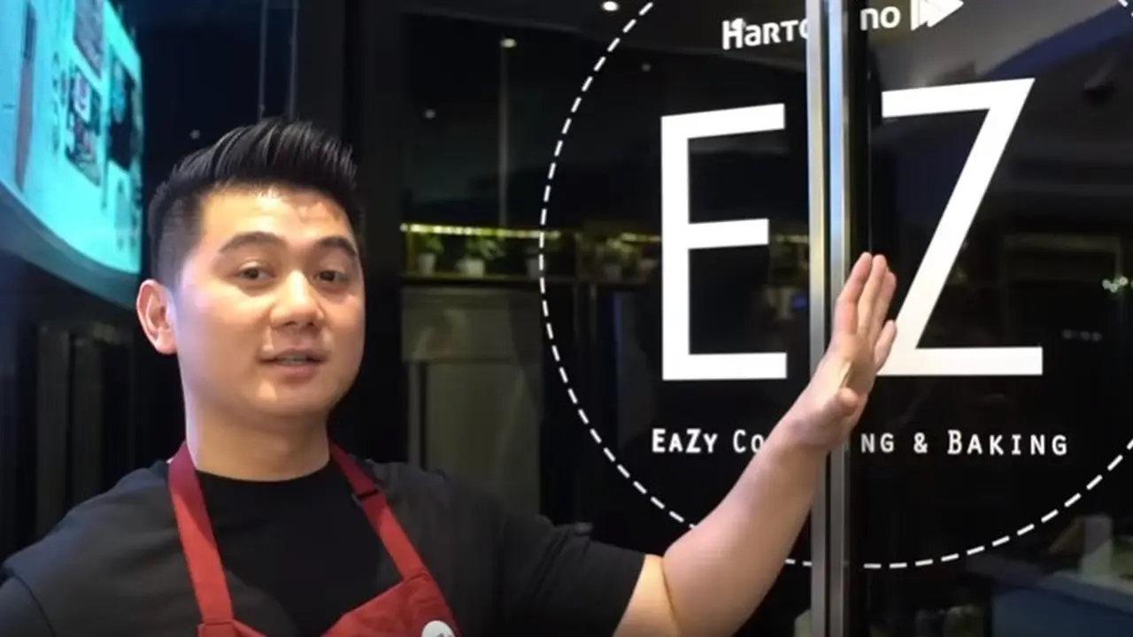 6 Potret Chef Arnold saat Ngajar Masak Buat Crazy Rich Surabayans