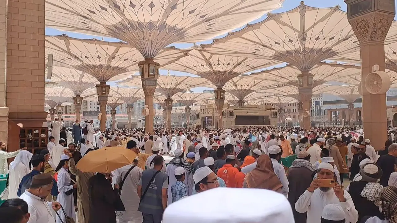 Banyak jemaah haji asal Indonesia yang tersesat usai melaksanakan sholat Jumat di Masjid Nabawi, Madinah, Jumat (26/5/2023) kemarin.