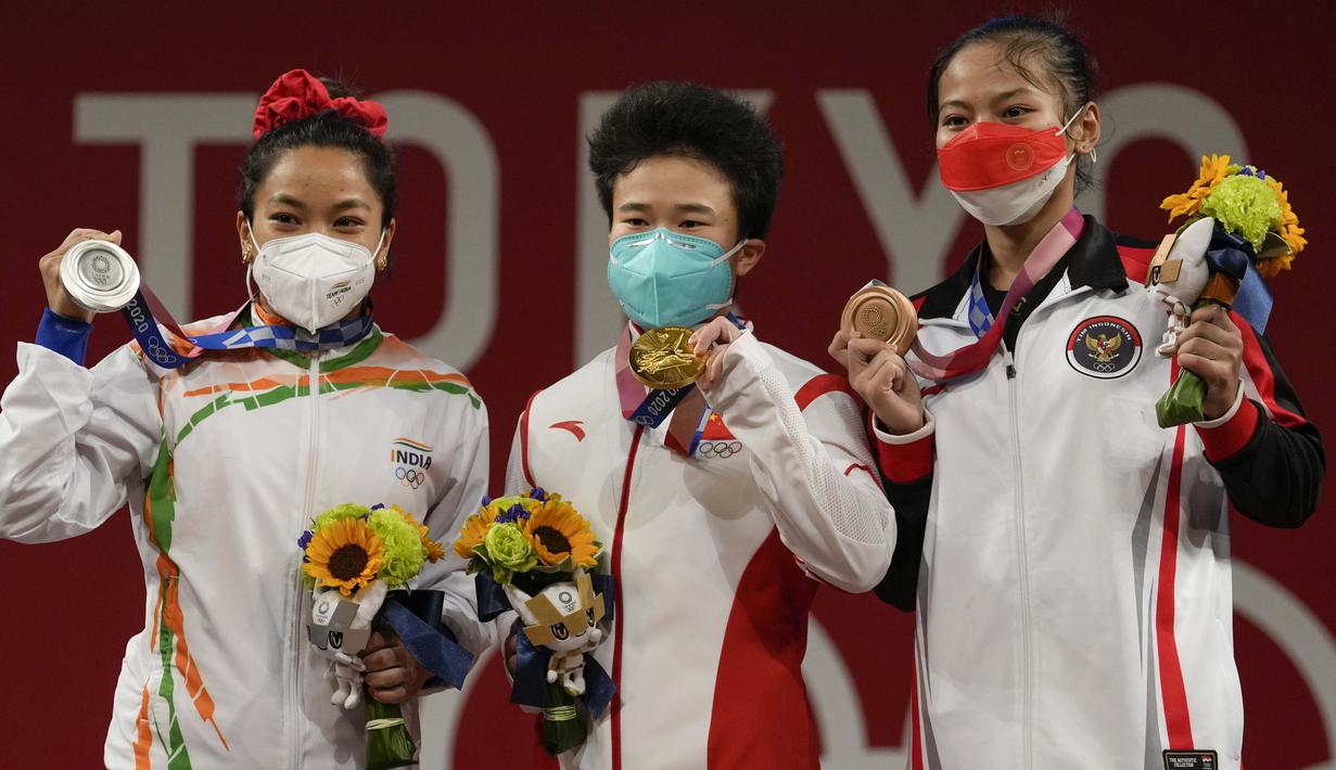 Sementara itu medali emas didapat oleh atlet China, Hou Zhihui yang juga membukukan rekor Olimpiade. Adapun perak disabet wakil India, Chanu Mirabai. (Foto: AP/Luca Bruno)