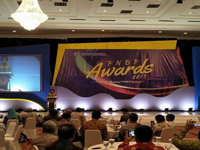 Sri Mulyani Beri Penghargaan Instansi Penyumbang Pnbp Terbaik Bisnis Liputan6 Com