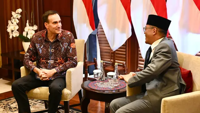 Duta Besar Finlandia untuk Indonesia Pekka Kaihilahti (kiri) dan Menteri Luar Negeri RI Sugiono (kanan) di Kemlu RI, Kamis (5/6/2025). (Dok. Kemlu RI)