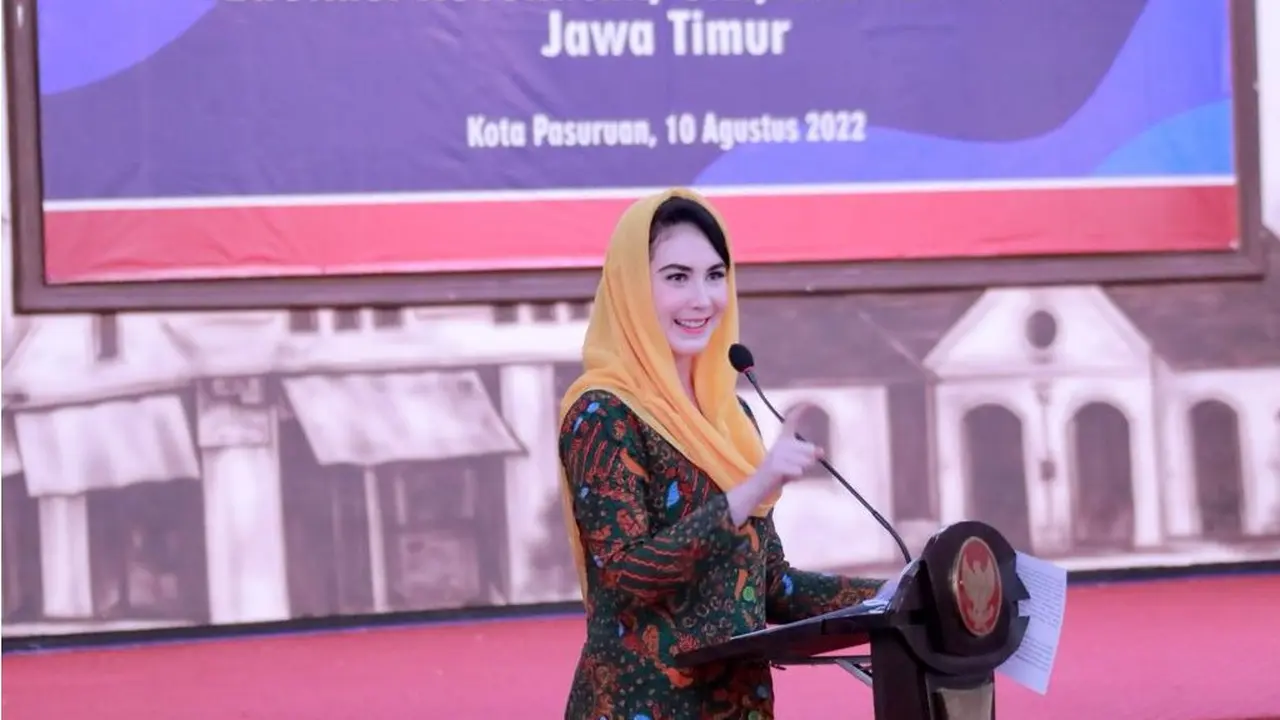 Ketua Tim Penggerak (TP) PKK Jatim Arumi Bachsin. (Dian Kurniawan/Liputan6.com)
