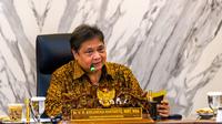 enteri Koordinator Bidang Perekonomian Airlangga Hartarto melakukan diskusi dengan sejumlah akademisi dan ahli dalam Konsultasi Publik mengenai Pelaksanaan Perppu Nomor 2 Tahun 2022 tentang Cipta Kerja dan RUU tentang Penetapan Perppu Cipta Kerja Menjadi UU, Selasa (8/02). (Sumber: ekon.go.id)