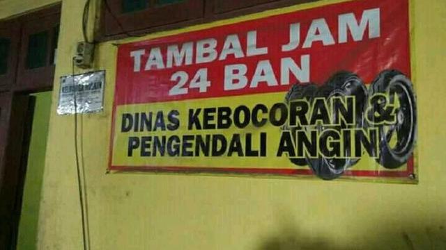 7 Iklan Spanduk Nyeleneh Sukses Bikin Tertawa Geli