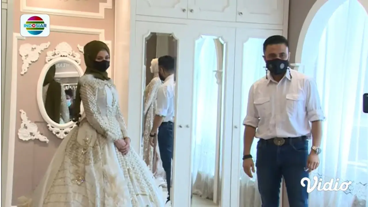 Perlihatkan Sosok Calon Istri, Ini 7 Potret Rizal Djibran Fitting Baju Pengantin