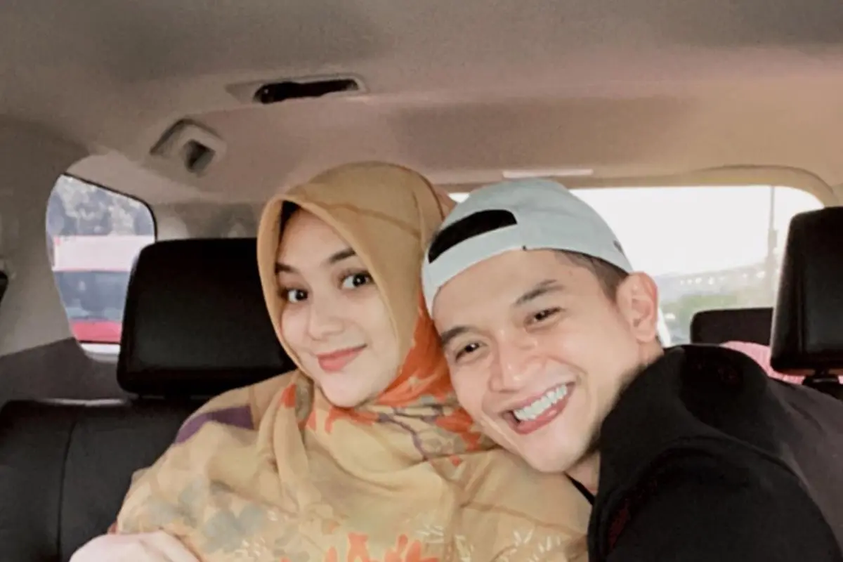 Segera Dikaruniai Anak, Ini 6 Potret Manis Rezky Aditya Peluk Baby Bump Citra Kirana