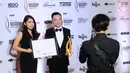 Peraih PropertyGuru Indonesia Property Awards 2017 berfoto saat malam penghargaan di Jakarta, Kamis (12/10). IPA merupakan apresiasi tertinggi bagi para pengembang properti terbaik nasional. (Liputan6.com/Helmi Fithriansyah)