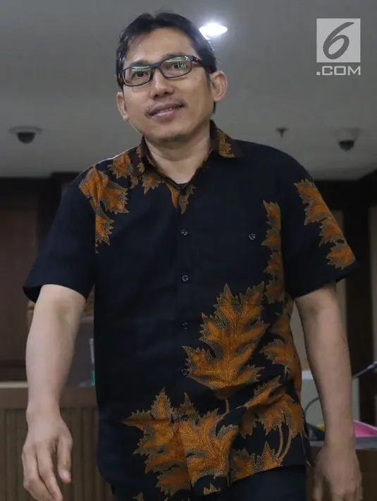 Mantan Kasi Pengembangan Pendanaan Kawasan Perumahan dan Permukiman Ditjen Perimbangan Keuangan Kementerian Keuangan, Yaya Purnomo usai menjalani sidang dakwaan di Pengadilan Tipikor, Jakarta, Kamis (27/9). (Liputan6.com/Helmi Fithriansyah)