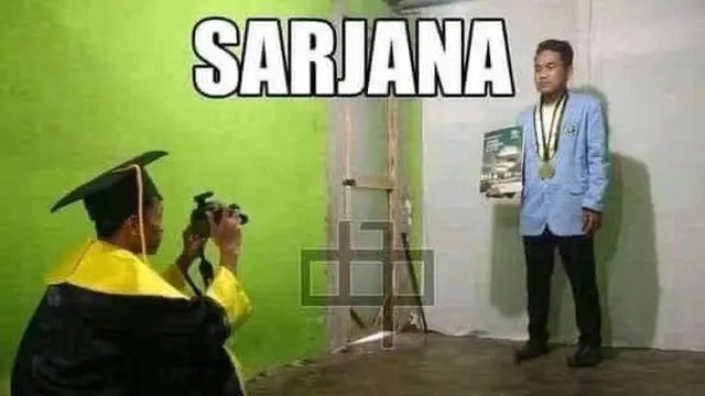 6 Potret Sarjana Nyeleneh Saat Pakai Toga Ini Bikin Garuk Kepala