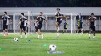 Kevin Diks tak membutuhkan waktu lama untuk mengenal rekan setimnya. Setelah tiba di Tanah Air, pemain berusia 28 tahun itu langsung mengikuti sesi latihan Timnas Indonesia. (Bola.com/Bagaskara Lazuardi)