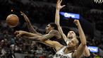 Pemain Houston Rockets, Lou Williams (tengah) berebut bola dengan para pemain San Antonio Spurs  pada gim kelima NBA basketball playoff series di San Antonio, (9/5/2017). Spurs menang 110 - 107. (AP/Eric Gay)