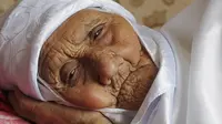 Tanzilya Bisembeyeva, wanita asal Rusia yang mengaku dirinya tertua di dunia dengan usia kini sudah 120 tahun (sumber: Daily Mail)