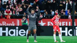 Real Madrid membuka skor melalui Jude Bellingham di babak pertama. Los Blancos kemudian menambah gol di babak kedua berkat aksi Arda Guler dan Kylian Mbappe. (AP Photo/Joan Monfort)