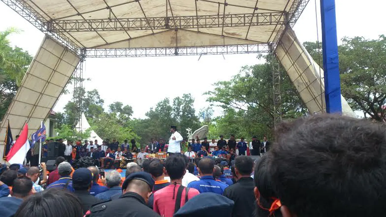 Ditemani Pendiri Partai Nasional Aceh, Surya Paloh Berkampanye