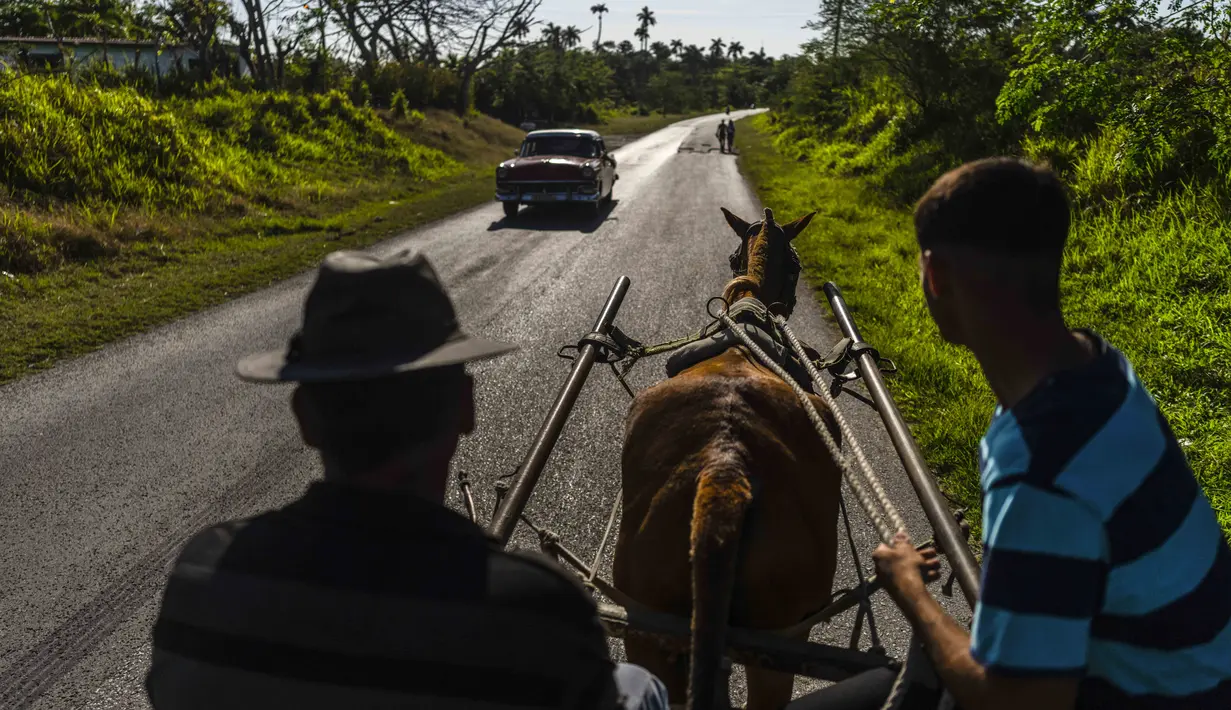 Sebagian besar disebabkan oleh kesulitan keuangan negara yang diperparah oleh blokade Amerika Serikat yang diberlakukan selama lebih dari 60 tahun. (AP Photo/Ramon Espinosa)