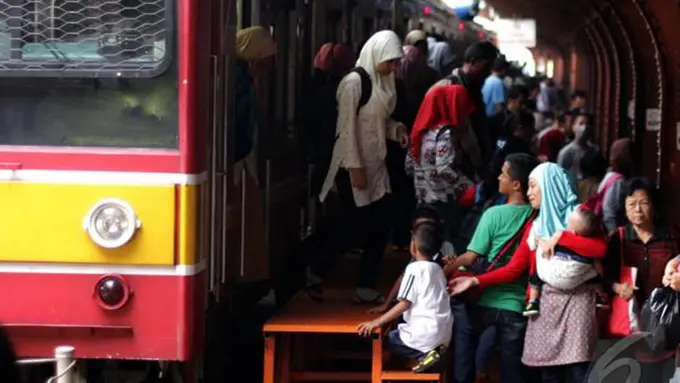 5 Tipe Penumpang Commuter Line yang Menyebalkan