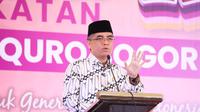 Menteri Ketenagakerjaan Yassierli saat memberikan orasi ilmiah pada wisuda SMAIT Ummul Quro Bogor, Jawa Barat, Sabtu (10/5/2025). (Dok. Kemnaker)