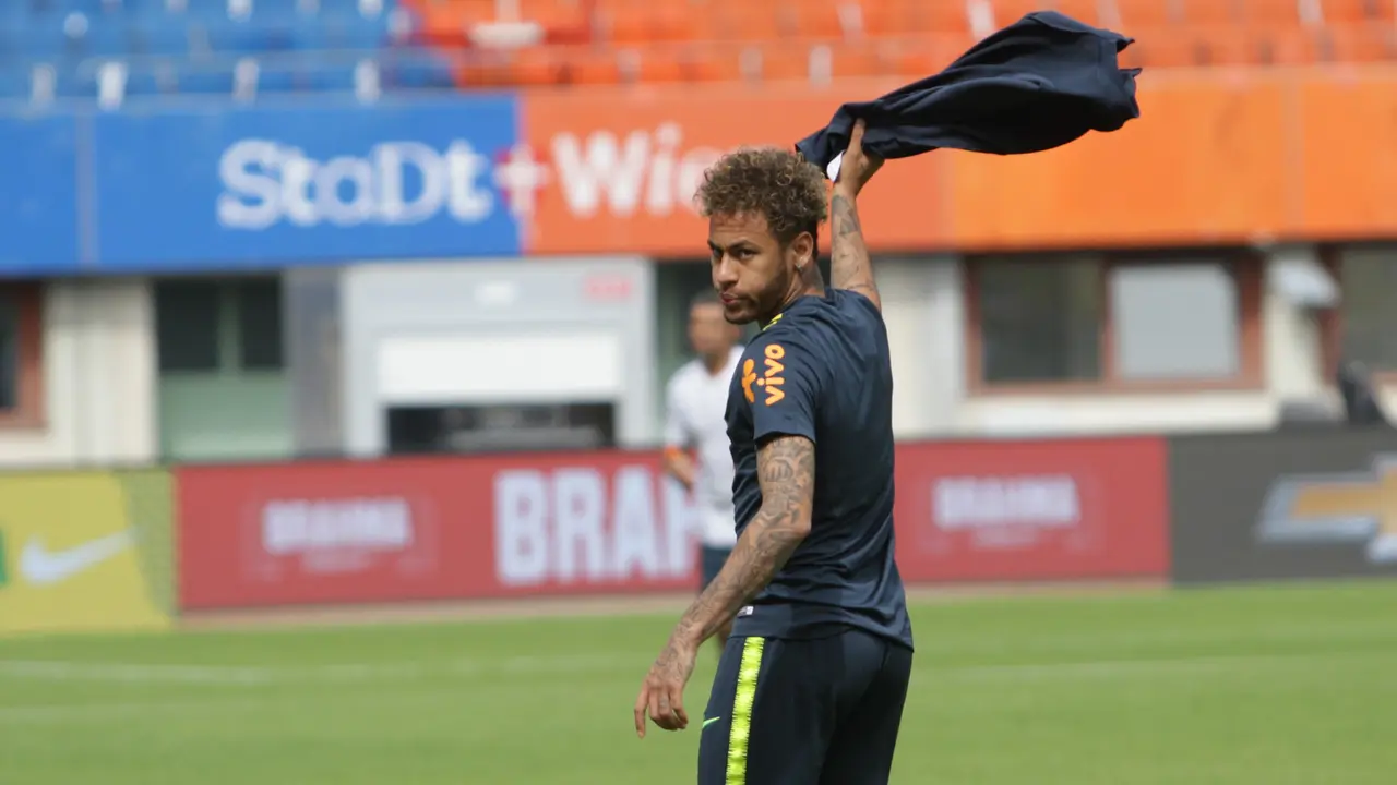 FOTO: Canda Tawa Warnai Latihan Brasil Jelang Hadapi Austria