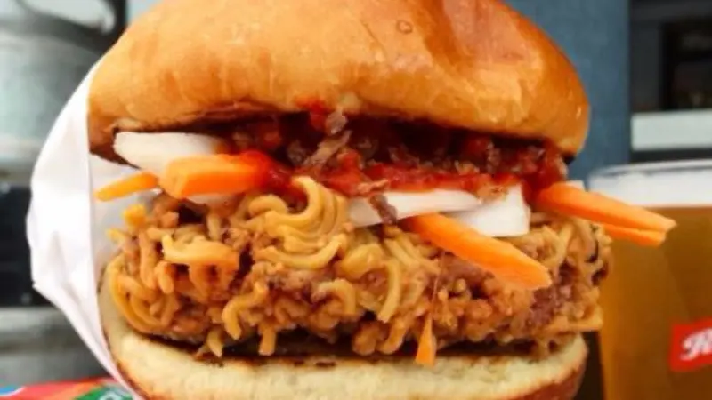 Burger Mi Goreng, Makanan Anak Kosan yang Mendunia