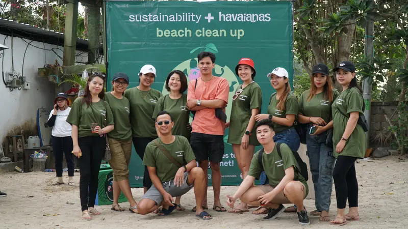 Havaianas berkolaborasi dengan Seasoldier Bali Bergerak menggelar Beach Cleanup. (Liputan6.com/ ist)