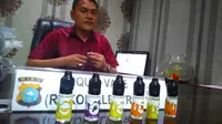 Liquid vape atau cairan rokok elektrik yang mengandung narkoba sitaan Polda Riau dari sindikat Malaysia. (Liputan6.com/M Syukur)