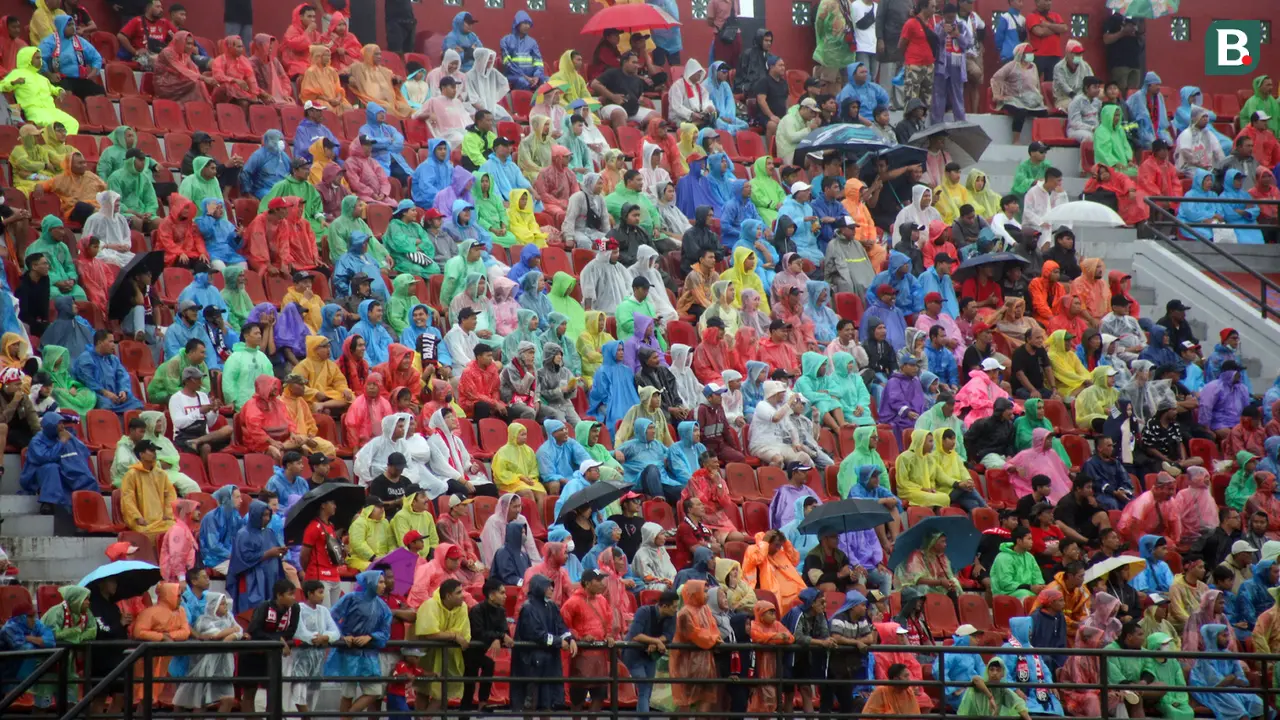 Foto: Sepi Penonton, Bali United Menyerah oleh PSS Sleman di Laga Pembuka BRI Liga 1 2023 / 2024