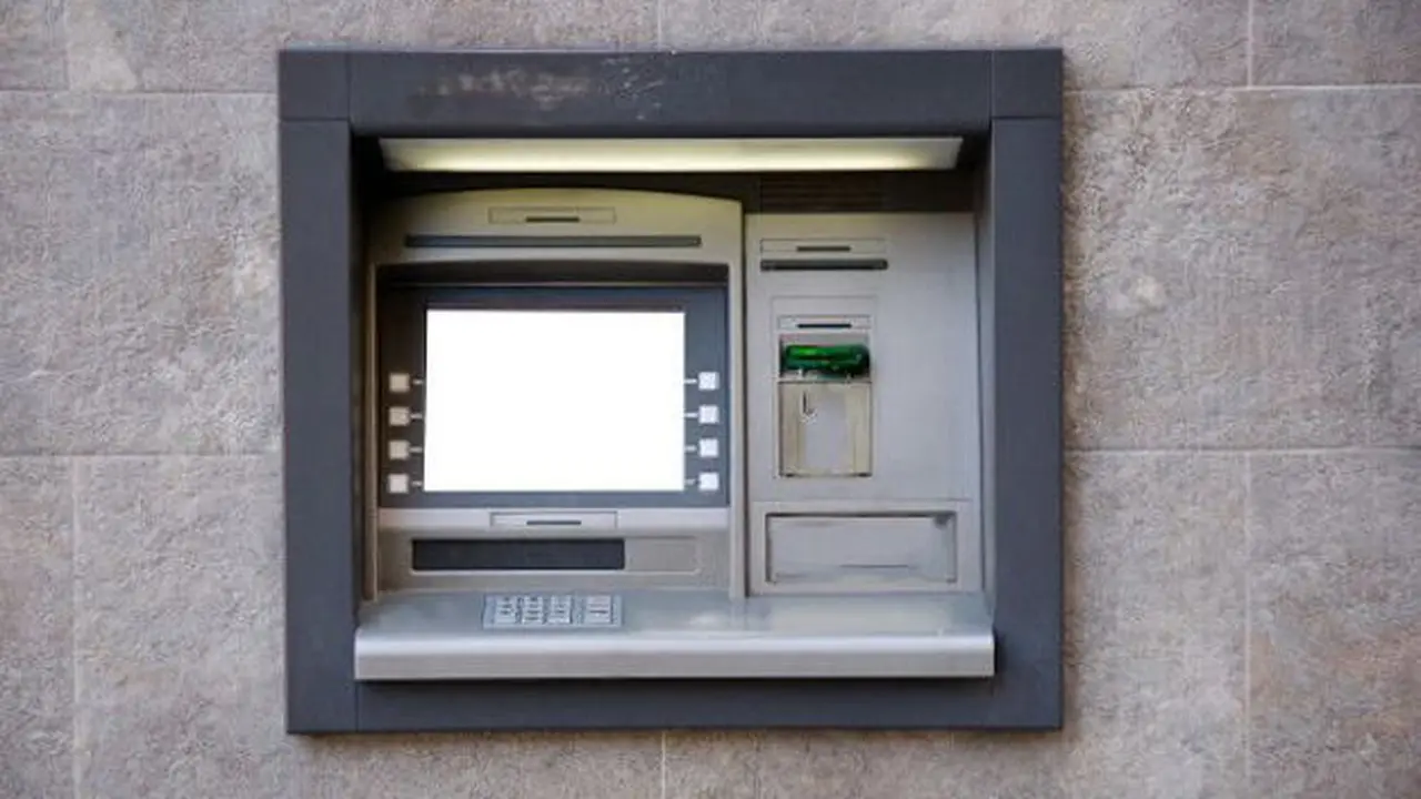 Waspada, Hacker Bisa Jebol ATM Via SMS
