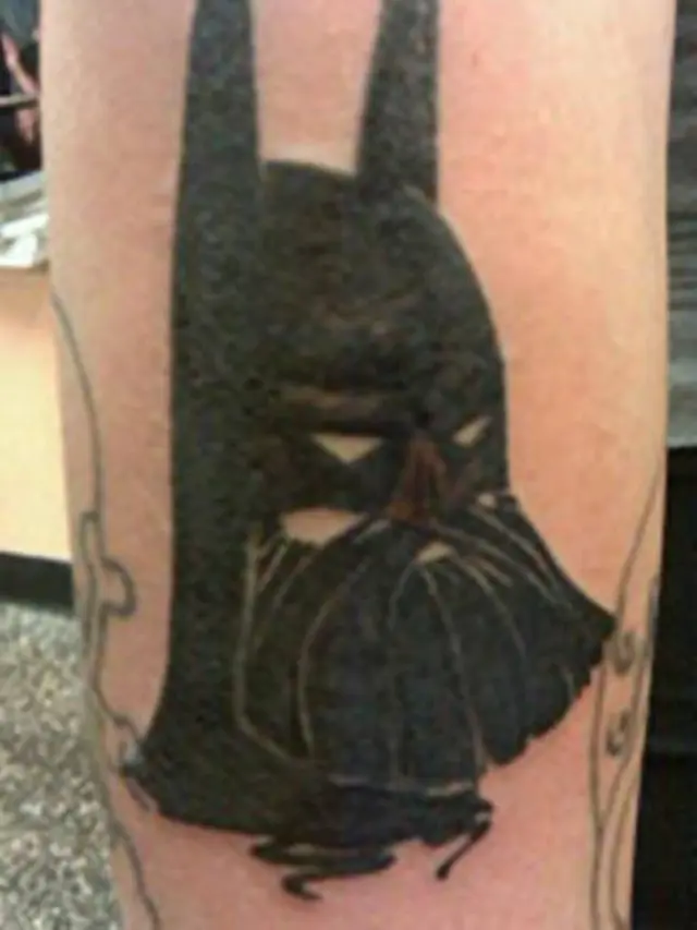 7 Potret Tato Nyeleneh Bertema Bat Man, Hasilnya di Luar Ekspektasi