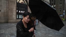 Pemerintah Kota Shanghai telah mengevakuasi hampir 283.000 warga pada Rabu (30/7/2025) sebagai langkah antisipasi menghadapi Topan Co-May. (Hector RETAMAL/AFP)