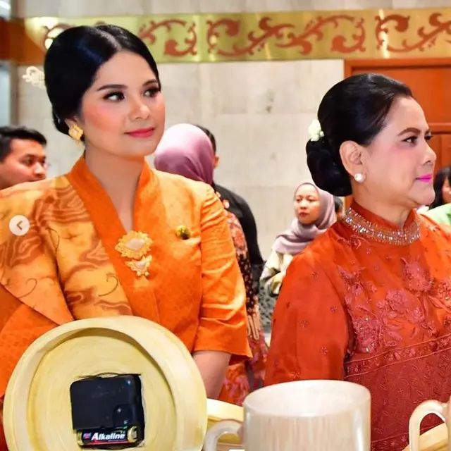 Bagikan Foto Bareng Iriana Jokowi yang Berulang Tahun 1 Oktober, Annisa Pohan Disebut Ibu Negara di Masa Depan.