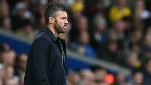 Ruang Ganti MU Tetap di Belakang Michael Carrick meski Hasil Tak Kunjung Maksimal