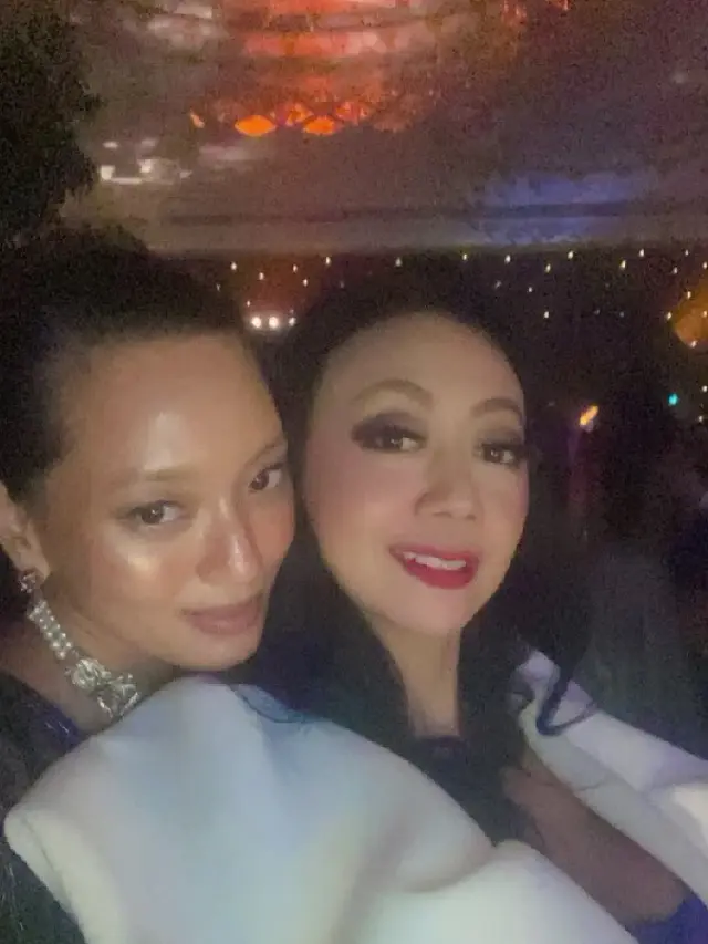 Potret Asri Welas di Anniversary Manoj Punjabi (credit: instagram/asri_welas)