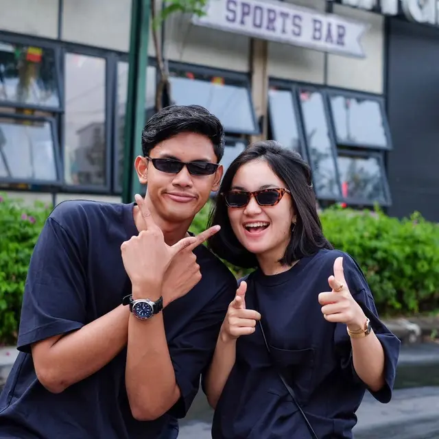 6 Momen Mesra Ibnu dan Lita Pakai Baju Senada, Pasangan Selebgram Hits