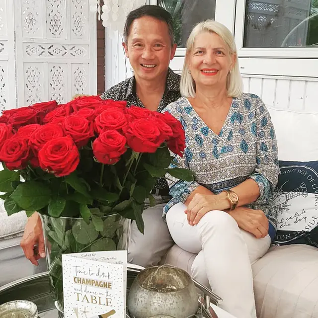 6 Potret Uschi Kurniawan Ibu Jennifer Bachdim dan Suami, 44 Tahun Menikah