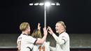 Pemain Manchester City, Erling Haaland melakukan selebrasi bersama Kevin De Bruyne (kiri) setelah mencetak gol ke gawang Luton Town pada laga putaran kelima Piala FA 2023/2024 yang berlangsung di Kenilworth Road Stadium, Luton, Inggris, Rabu (28/02/2024) dini hari WIB. (AFP/Justin Tallis)