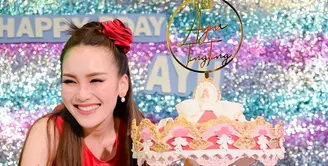 Lahir pada 20 Juni 1992, kini Ayu Ting Ting menginjak usia 31 tahun. Untuk memperingati momen bahagia tersebut, ia menggelar pesta ulang tahun. [Foto: IG/ayutingting92].